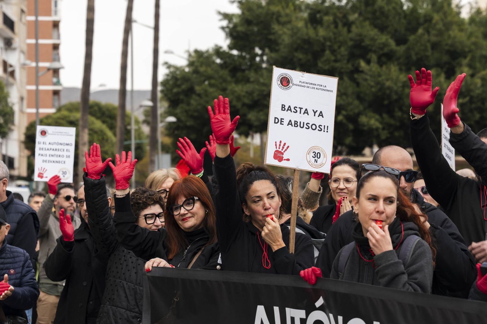 Las imágenes de la Manifestación de la Plataforma por la Dignidad de los Autónomos en Almería