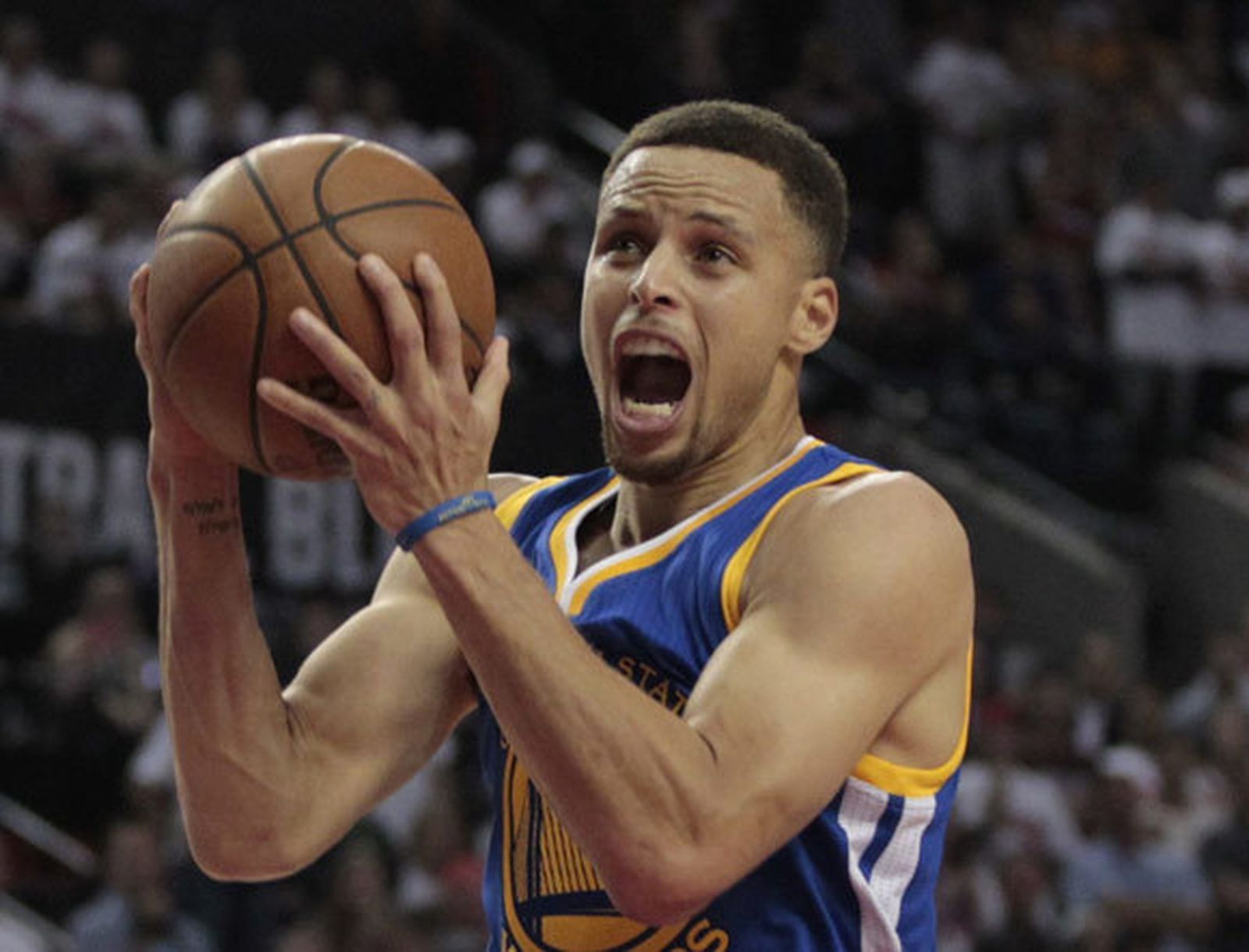 Los Warriors vencen a los Blazers con un Curry de récord y rozan las finales en el Oeste