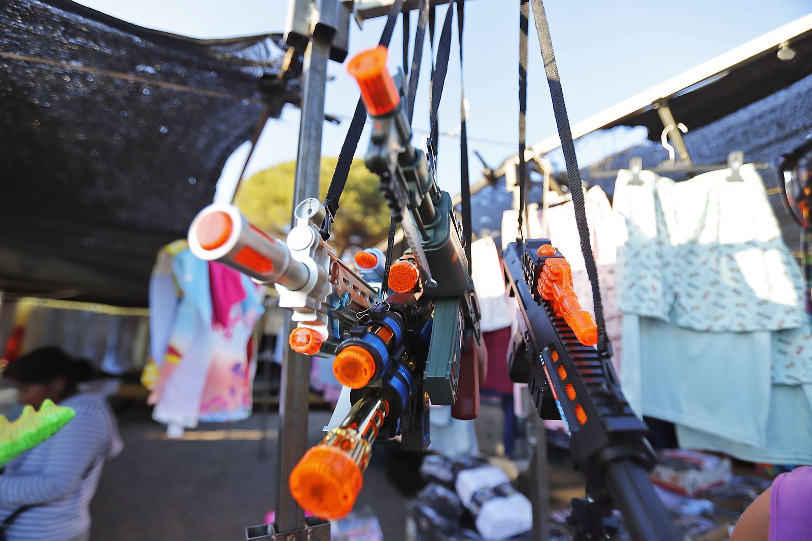 Imágenes de los mercadillos verano en Huelva