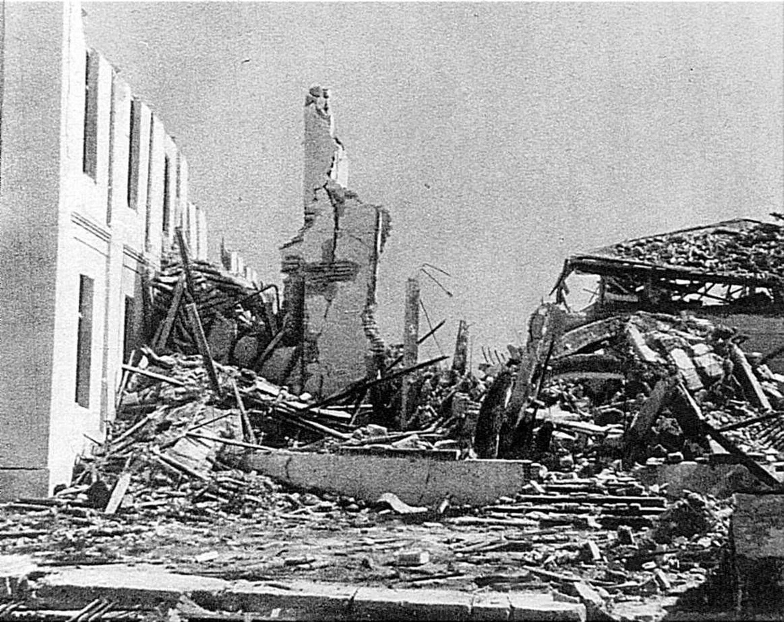 Imágenes de la explosión de Cádiz de 1947.