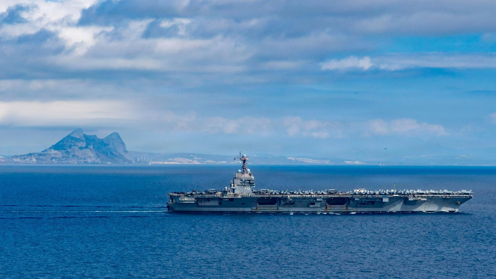 El portaaviones 'Gerald Ford', en su último paso por el Estrecho.