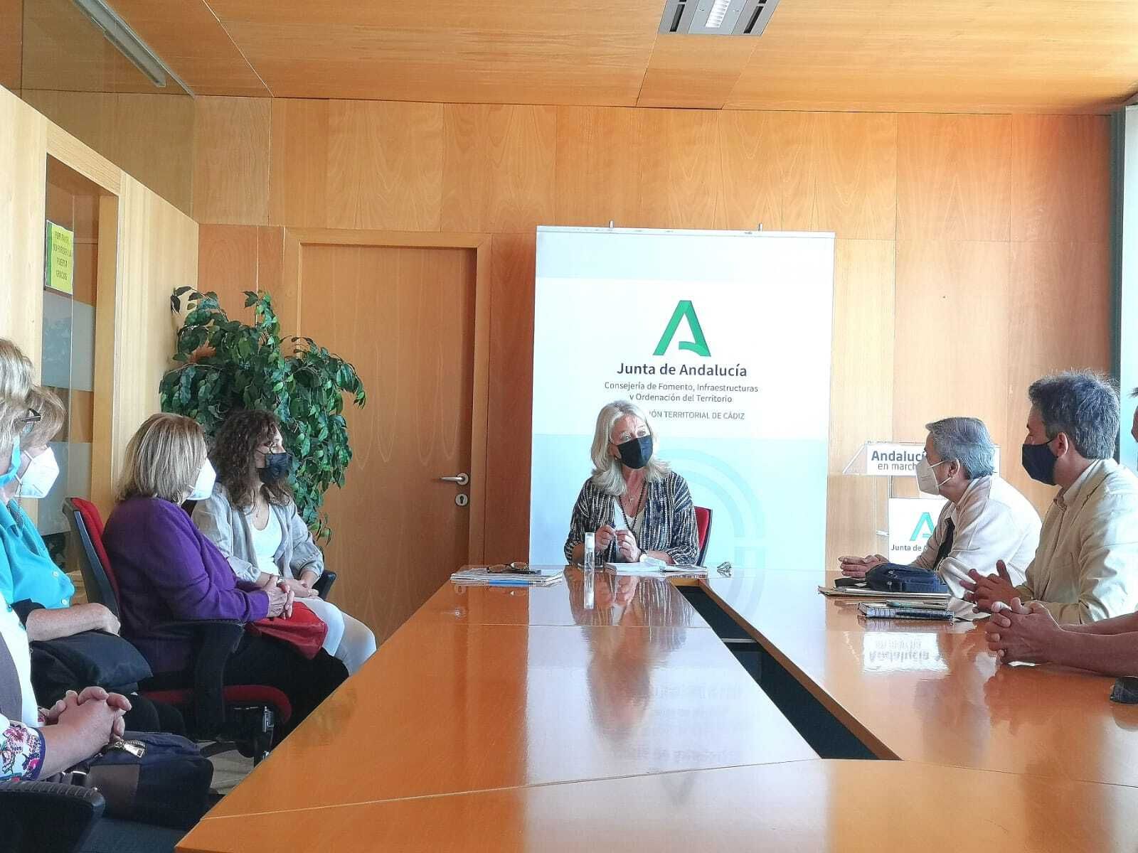 Última reunión del PP de Jerez con los vecinos y la delegada territorial de Fomento y Vivienda en Cádiz, Mercedes Colombo.