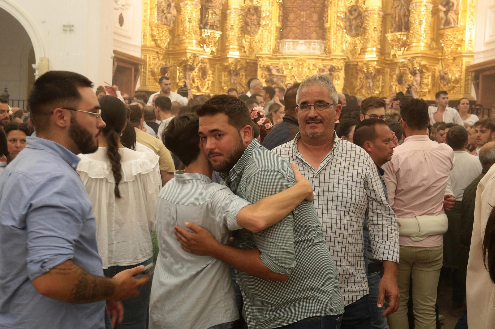 El Rocío 2023: Salto a la reja y procesión de la Virgen del Rocío en imágenes