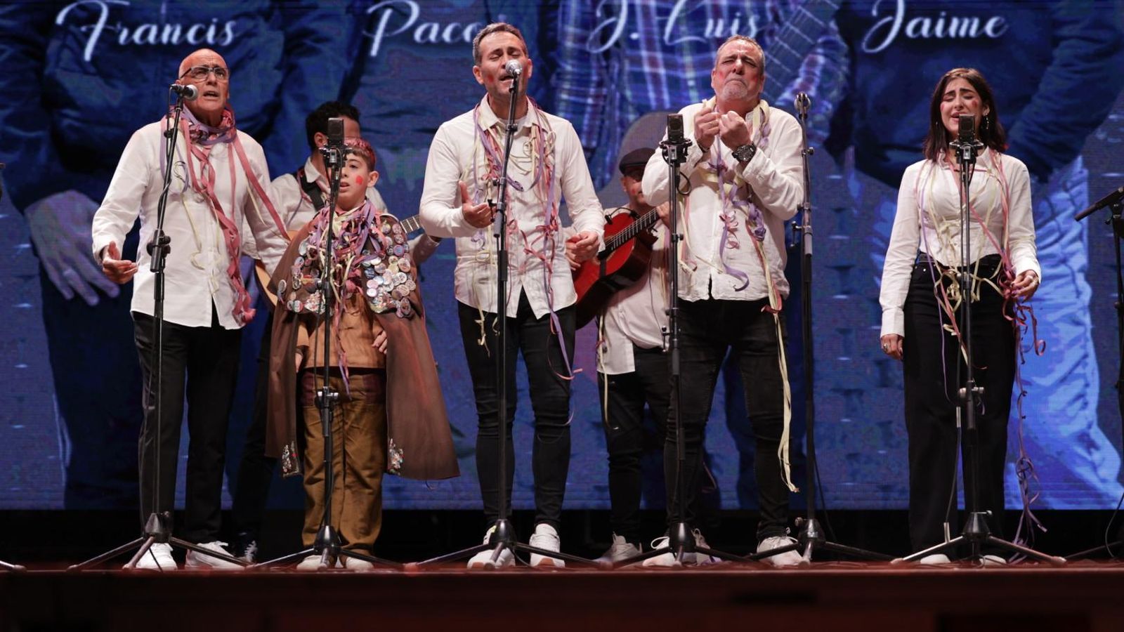 Búscate entre las mejores imágenes de la quema del dios Momo