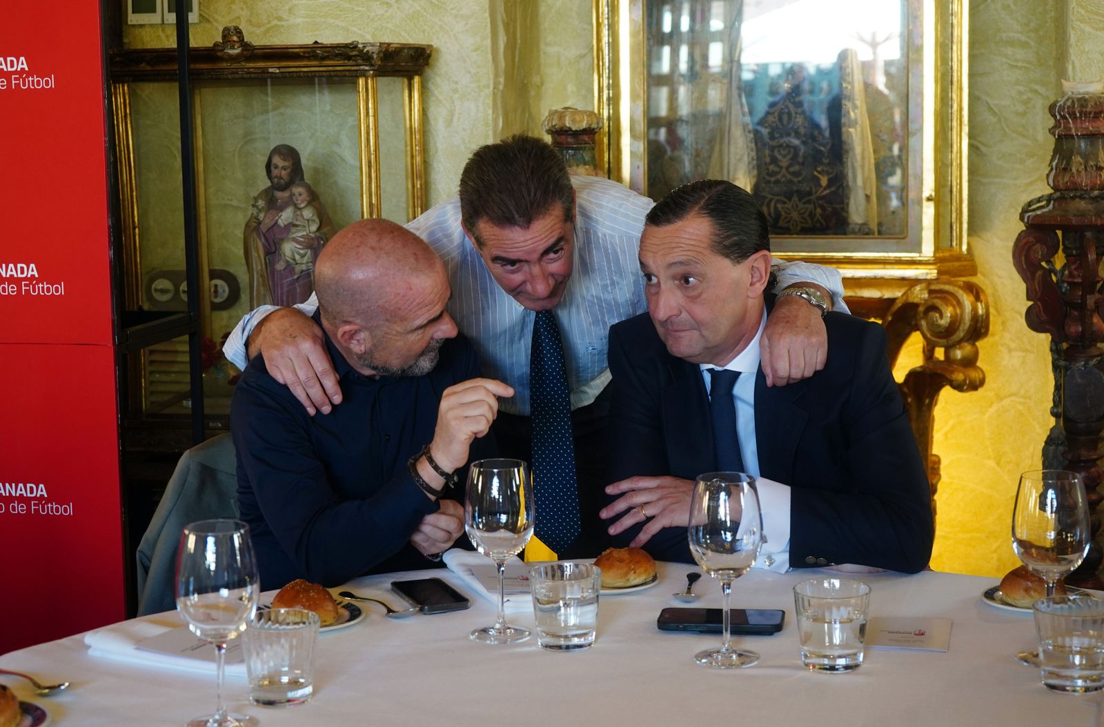 Las mejores imágenes del acto a los abonados del Granada CF con 25 y 50 años de antigüedad