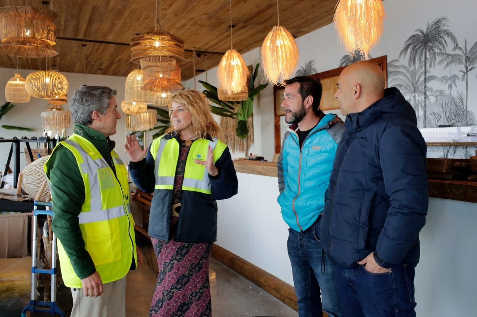 Visita de Pilar Miranda a Monajuana.