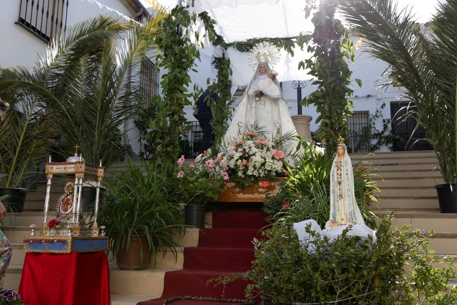 Los vecinos de Villardompardo exponen las obras de su Corpus un año más, en imágenes