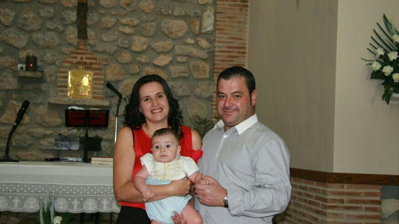 Juani Sánchez junto a su marido Sergio Rubio y su hijo.