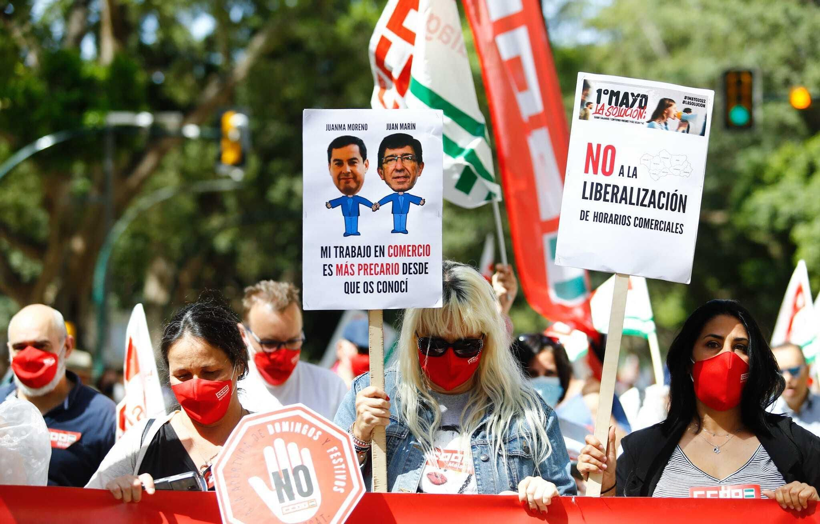 La manifestación convocada por los sindicatos CCOO y UGT el 1 de mayo en Málaga, en fotos
