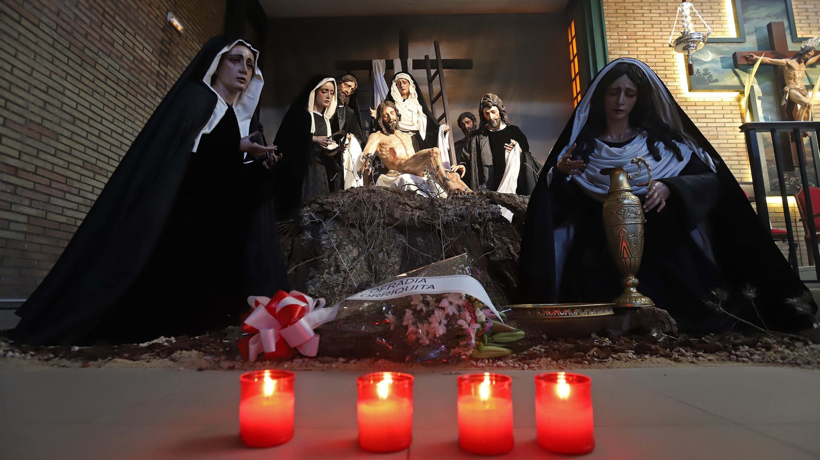 Fotos del Viernes Santo en Algeciras: Mortaja, Misericordia y Santo Entierro