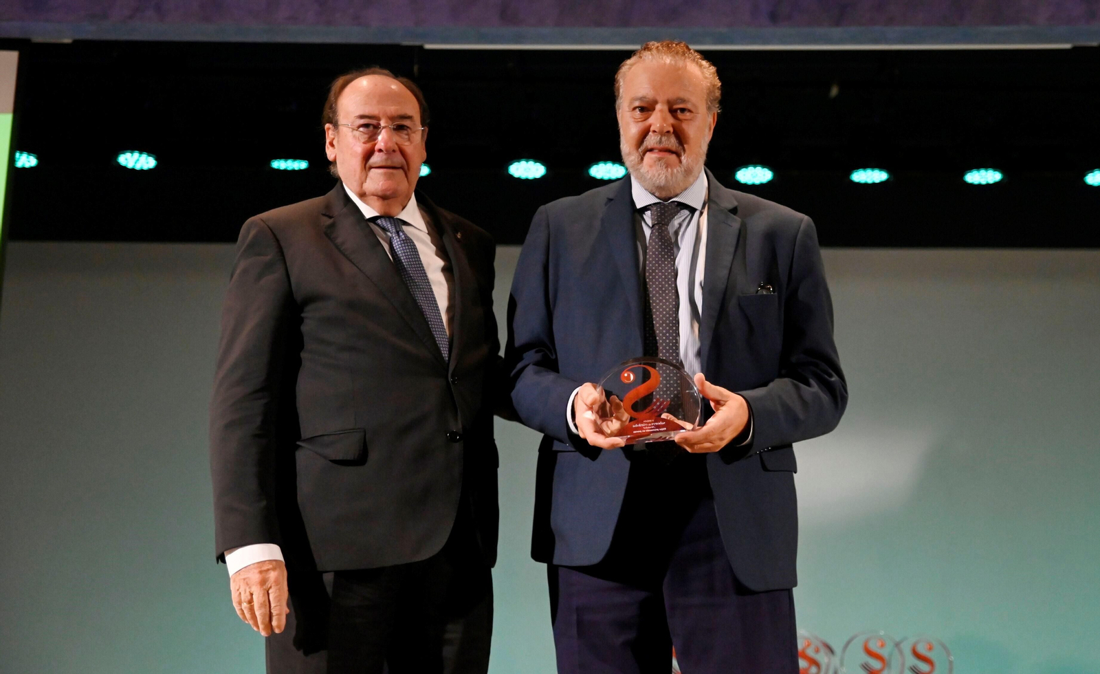 El gerente de 'El Día', José Manuel Santiago, recoge el premio Sabores de Córdoba. El gerente de 'El Día', José Manuel Santiago, recoge el premio Sabores de Córdoba.