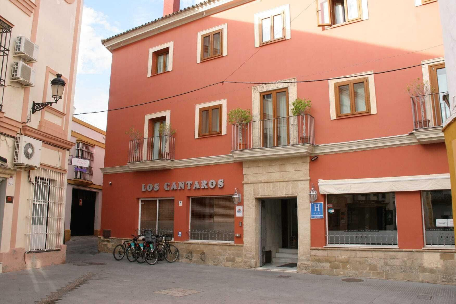 El hotel Los Cántaros es uno de los que ha tenido que cerrar por ahora.