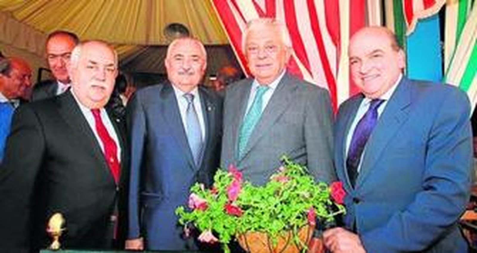 Encuentro de políticos y empresarios en el real