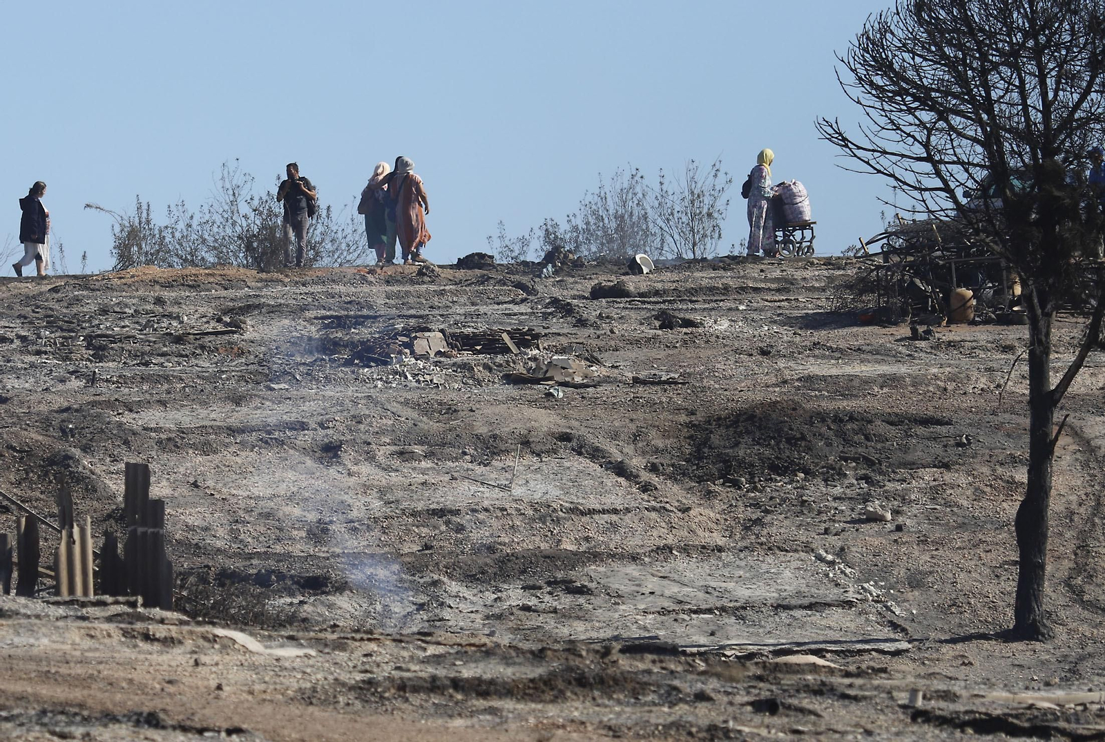 Imágenes del incendio del asentamiento de chabolas de Palos de la Frontera