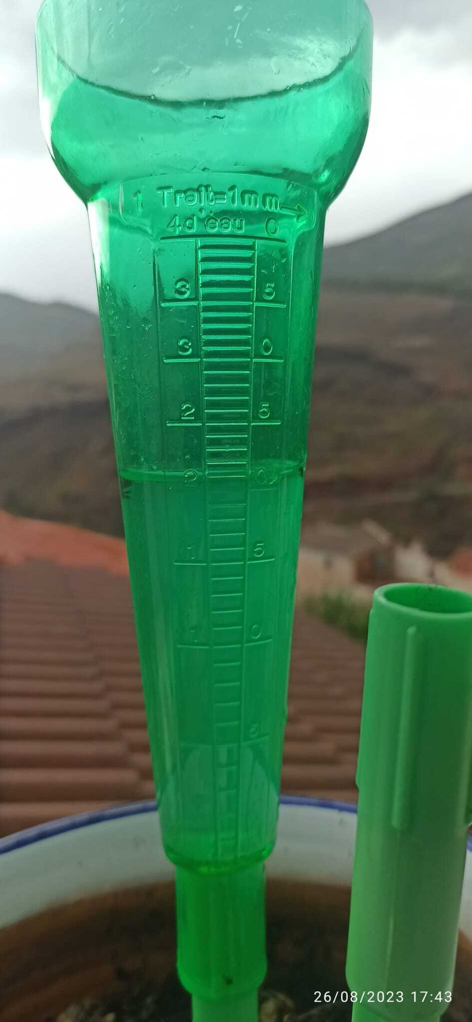 Pluviómetro de un vecino de Bacares.