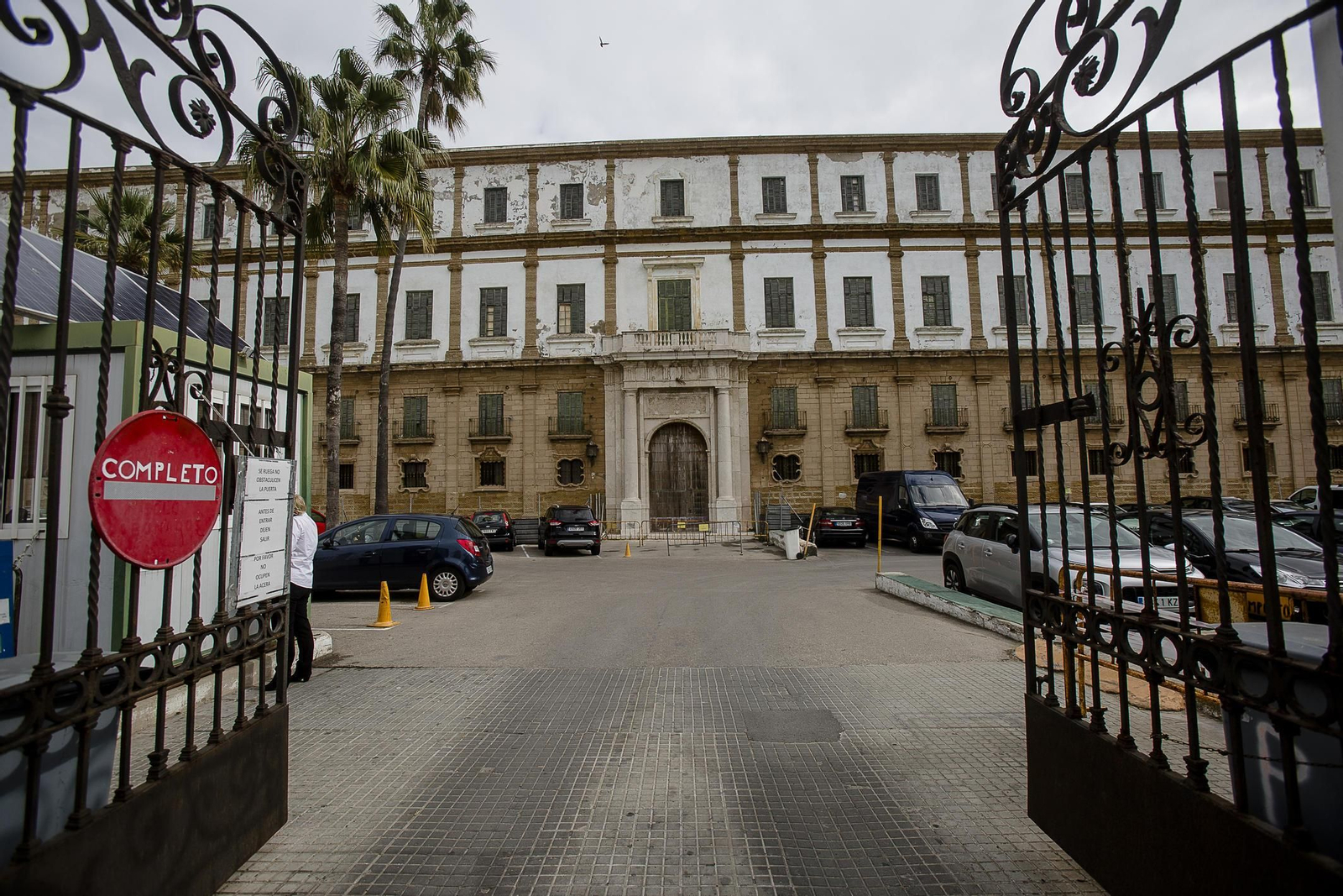 Fachada de la antigua institución Valcárcel.