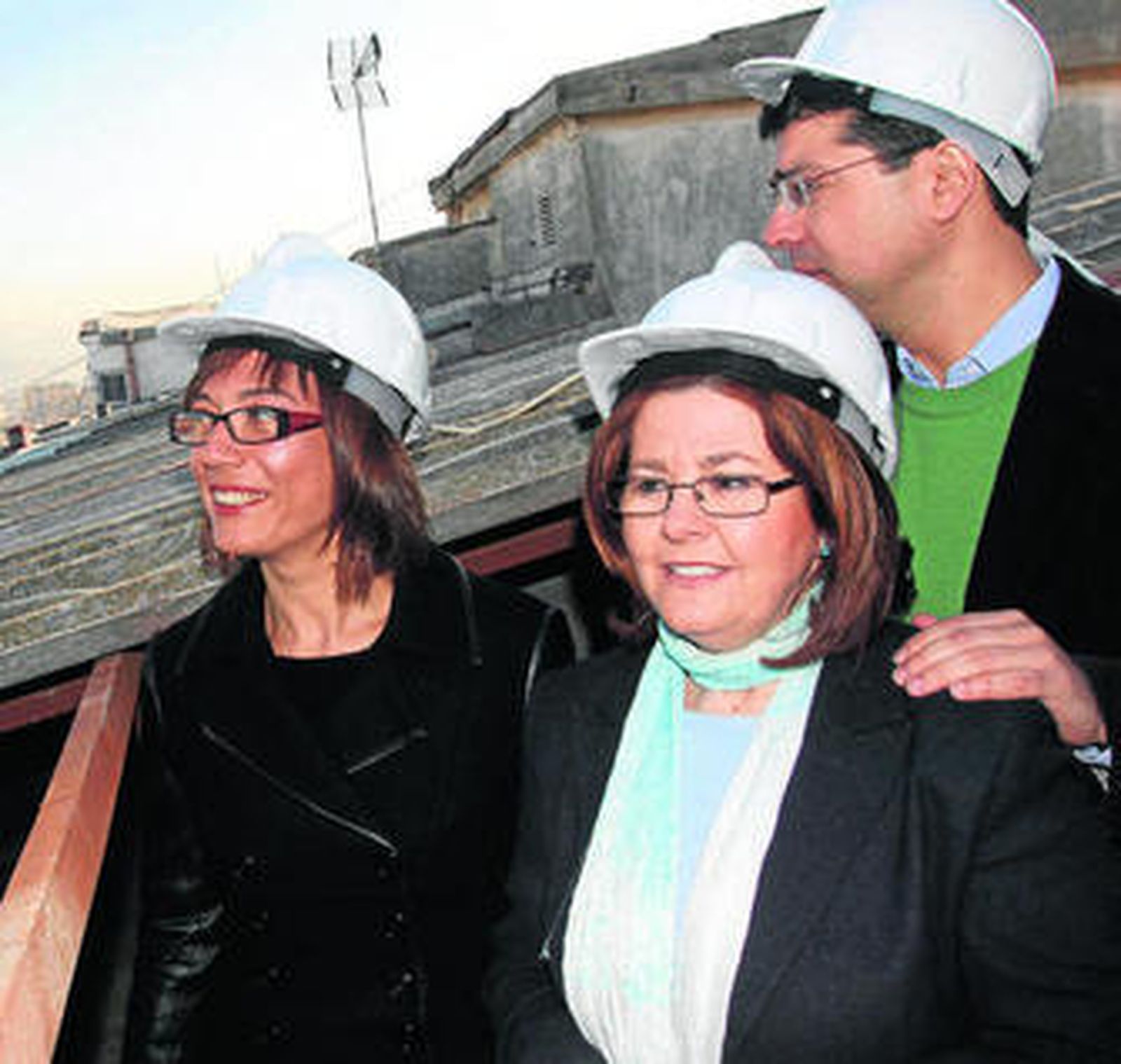 María Gámez y Josefa López, en una visita hace meses al barrio de San Andrés.