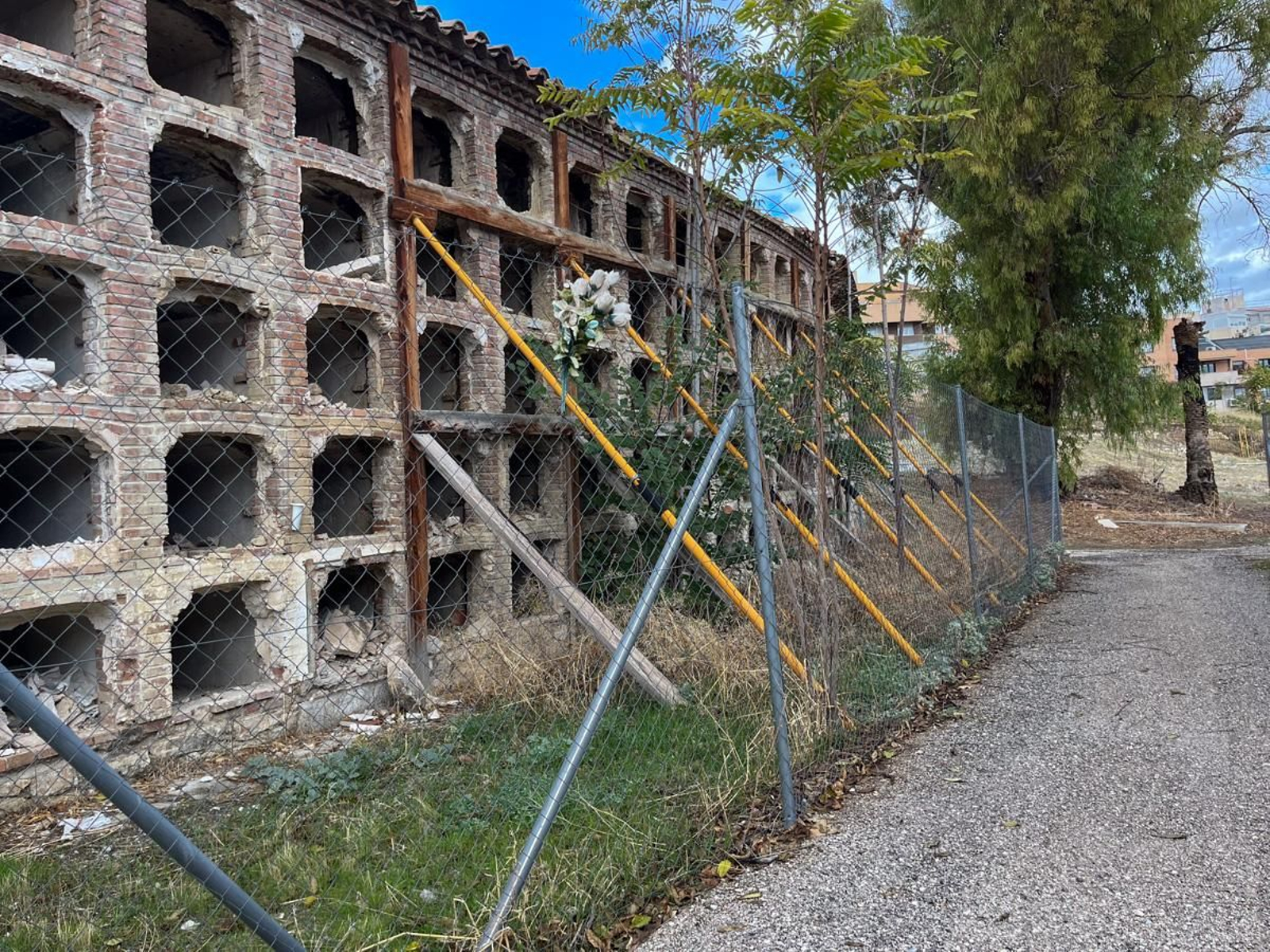 Día de Los Santos en el cementerio de San Fernando y San Eufrasio de Jaén, en imágenes