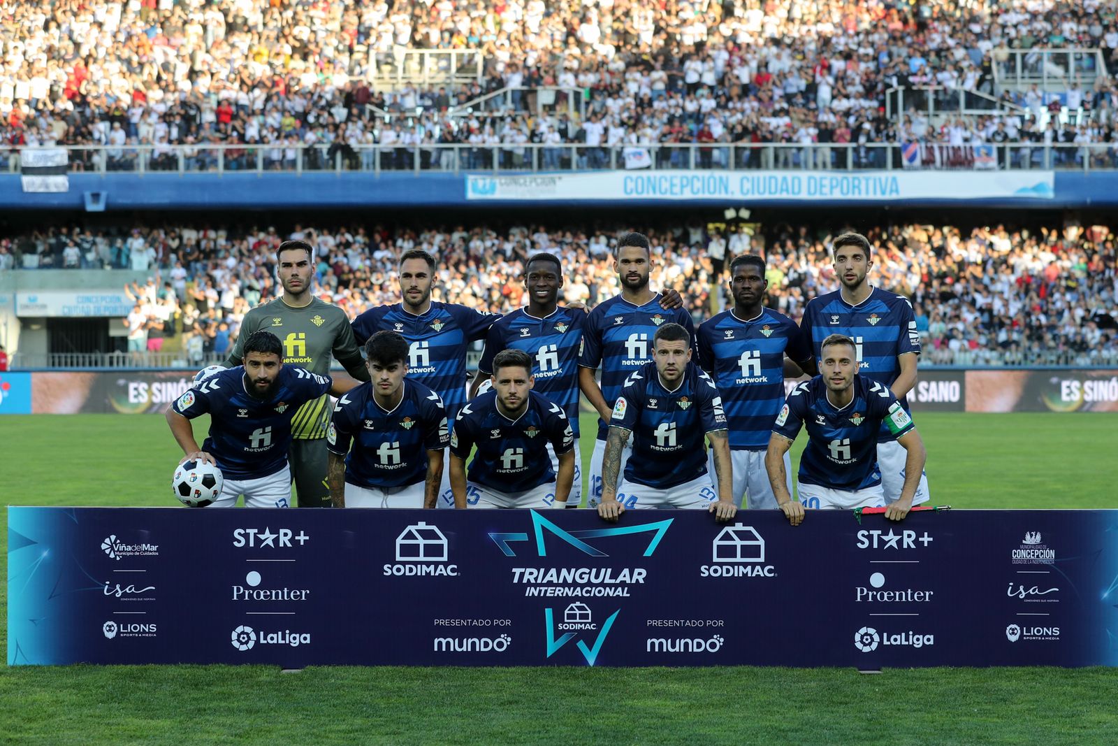 Equipo inicial que dispuso Pellegrini para medirse con el Colo Colo.