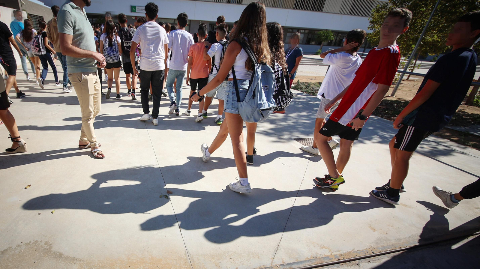 Vuelven las clases al instituto de Jerez después de los  apuñalamientos