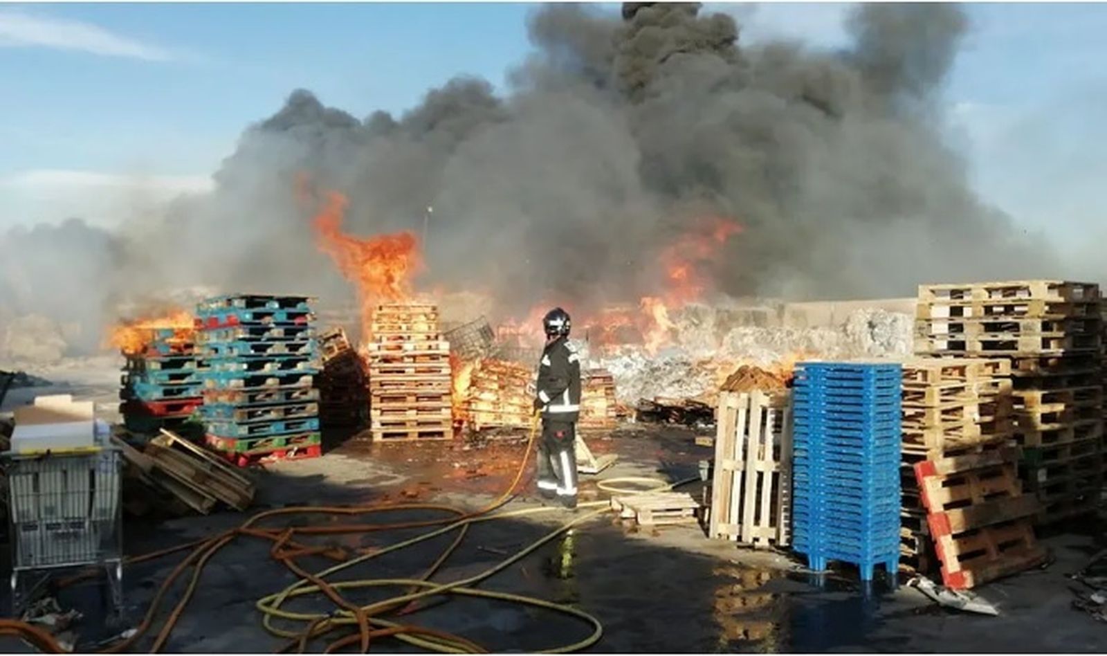 Imagen de archivo de un incendio en la planta.
