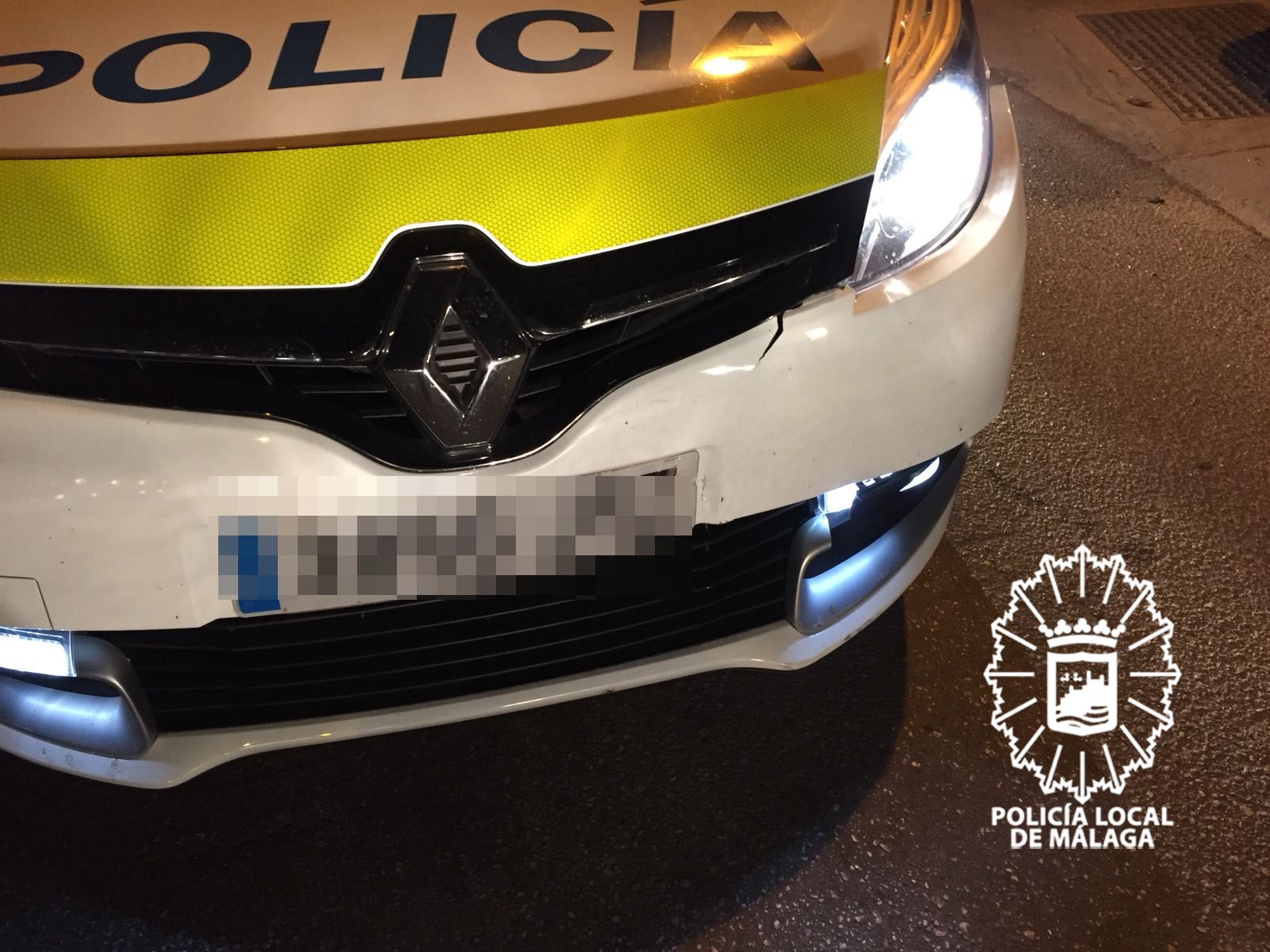 Coche patrulla contra el que chocó el menor.