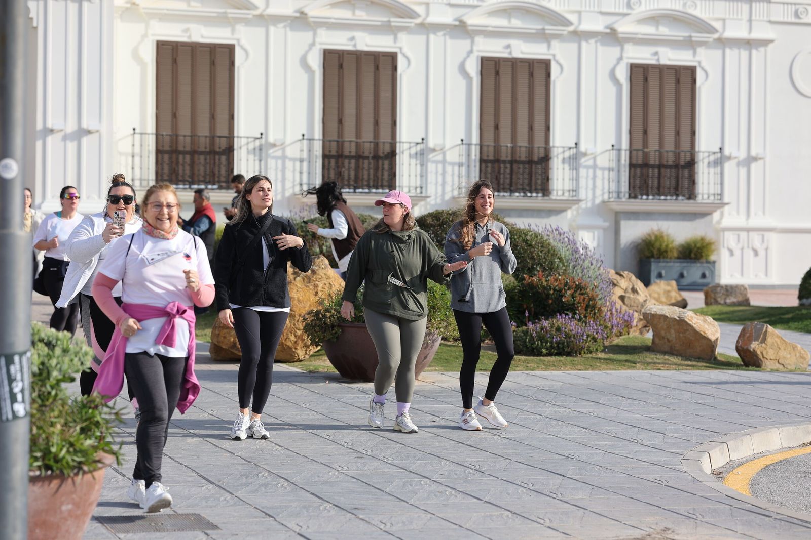 La Carrera Solidaria por el Día de la Mujer McArthurGlen, en fotos