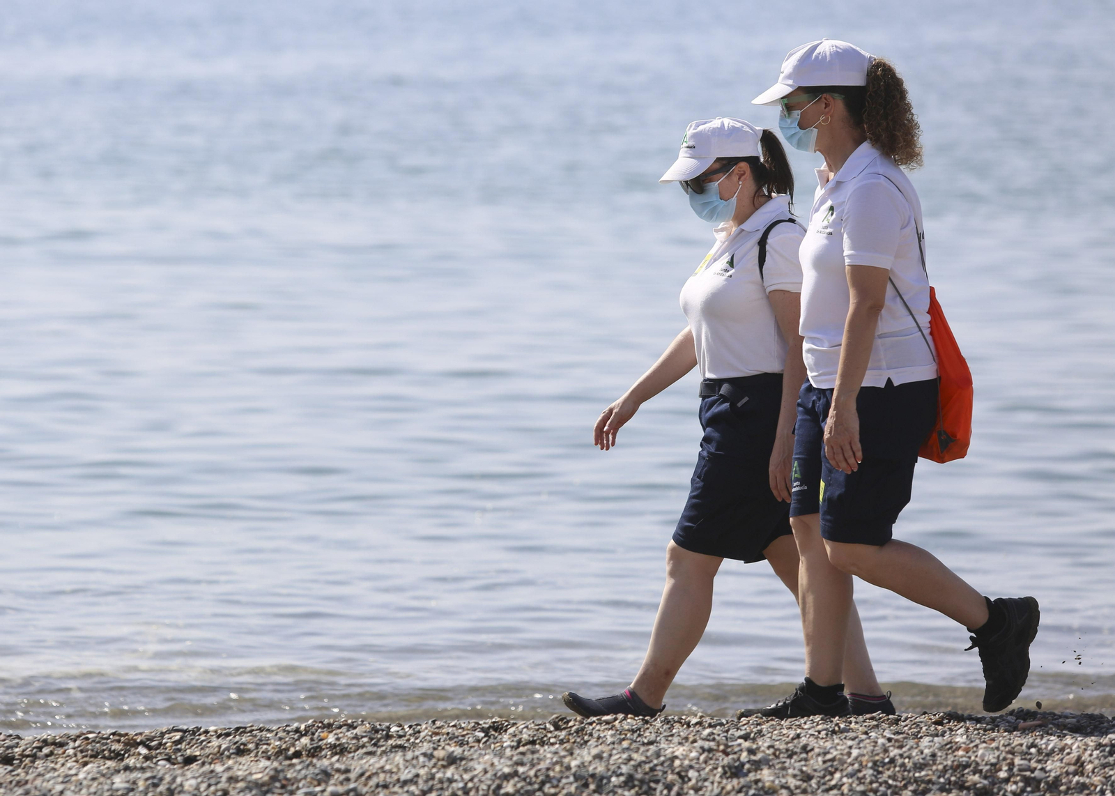 Fotos de la playa de La Misericordia con julio a la vuelta de la esquina Fotos de la playa de La Misericordia con julio a la vuelta de la esquina