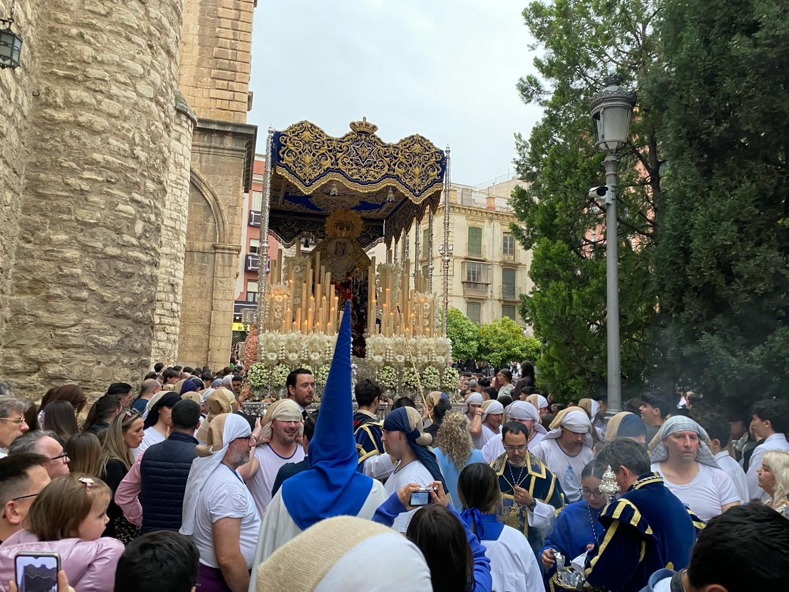 Tarde de Domingo de Ramos con cielos grises