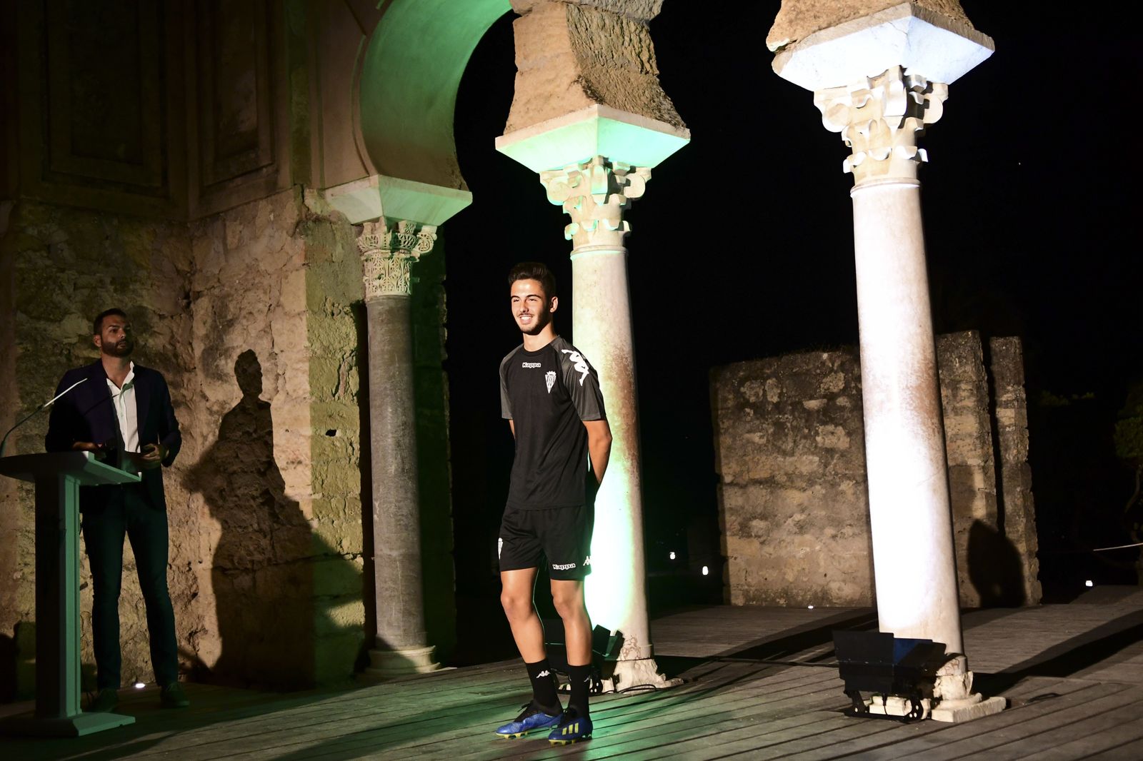 El Córdoba CF presenta sus nuevas camisetas en Medina Azahara