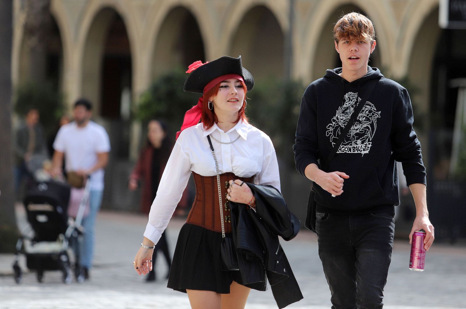 Imágenes del ambiente en la mañana de carnaval en Huelva