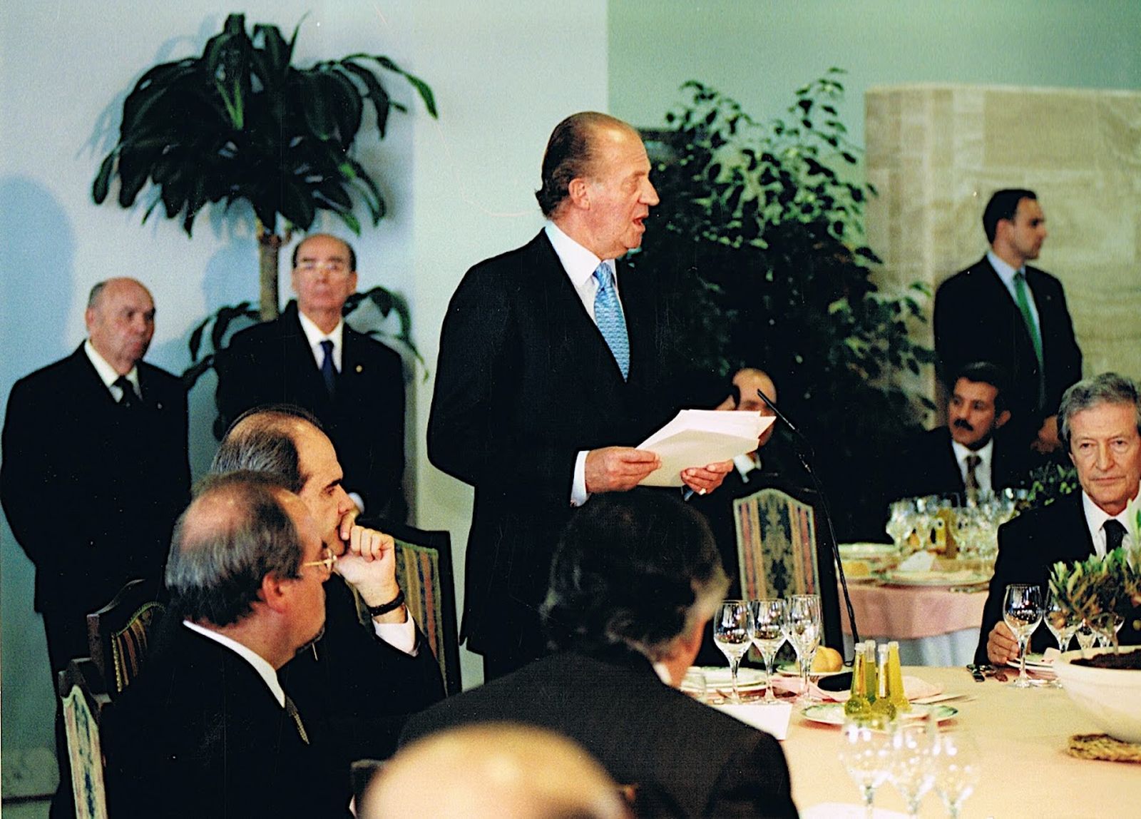El rey Juan Carlos I durante una visita al restaurante Juanito de Baeza.