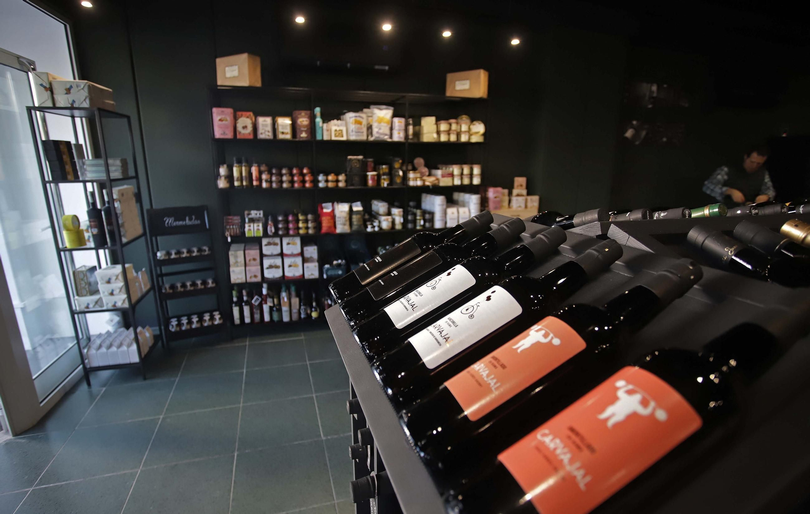 Fotos de la nueva enotienda de 'El Decantador' en Algeciras