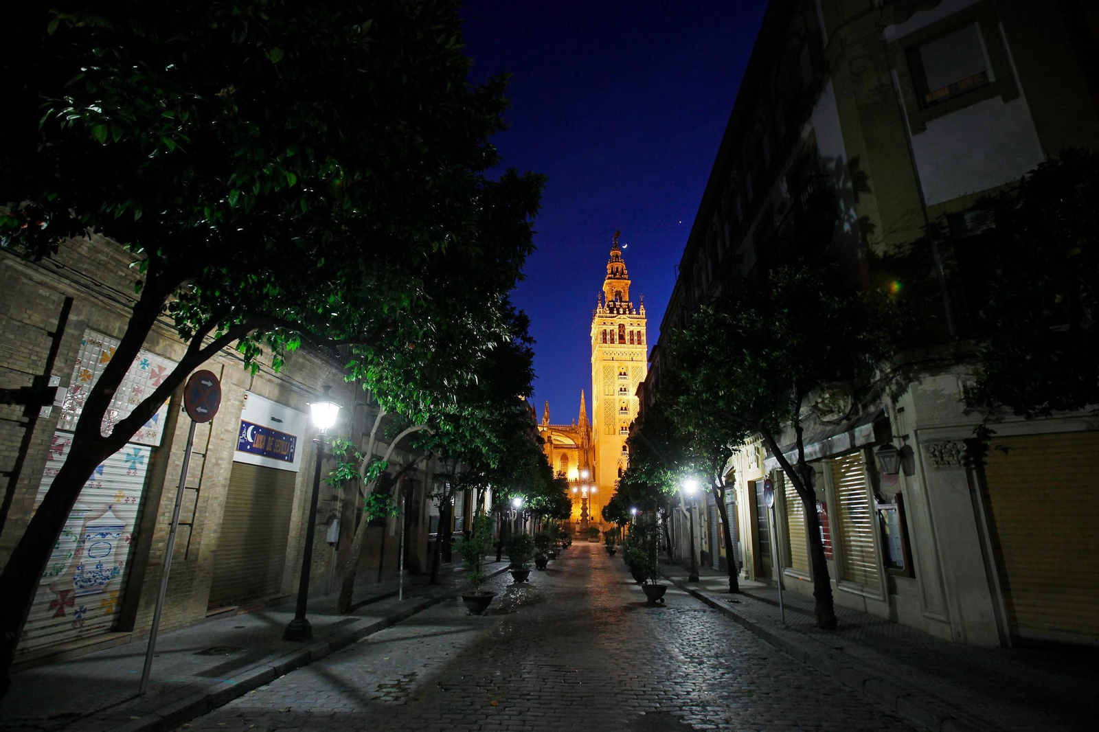 Cinco años del confinamiento por el Covid: las mejores fotos de la pandemia en Sevilla