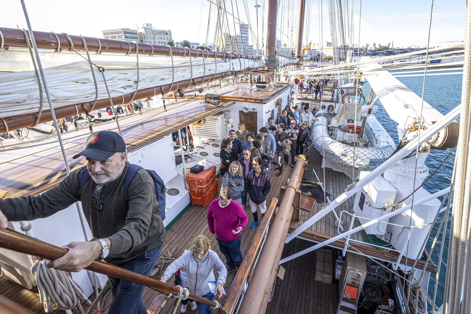 Imágenes de las visitas al buque 'Juan Sebastián del Elcano' en Cádiz