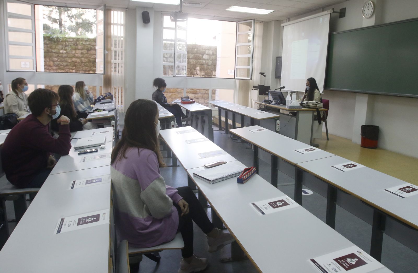 Alumnos de la UCO en la facultad de Ciencias del Trabajo.