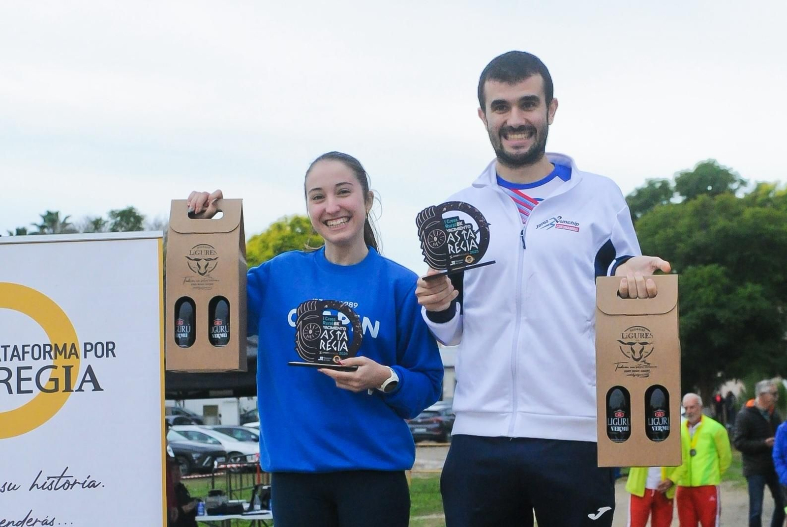 Alba de Mendiolagoitia y Nicolás Montero, ganadores de la categoría absoluta del Cross Asta Regia.