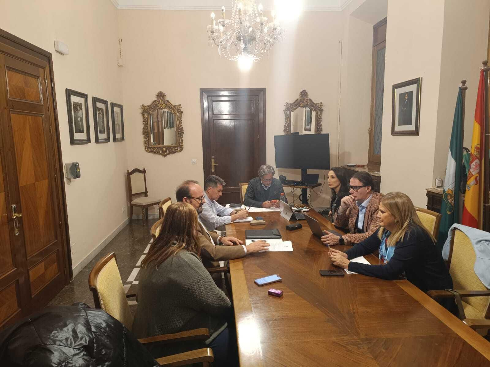 Reunión entre responsables del Ayuntamiento de Jaén y la UJA.