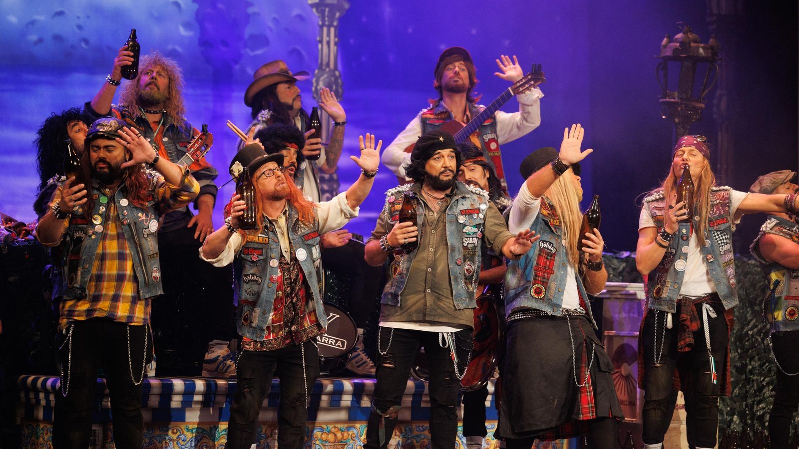 Búscate entre las mejores imágenes de la final del COAC 2025 del Carnaval de Cádiz