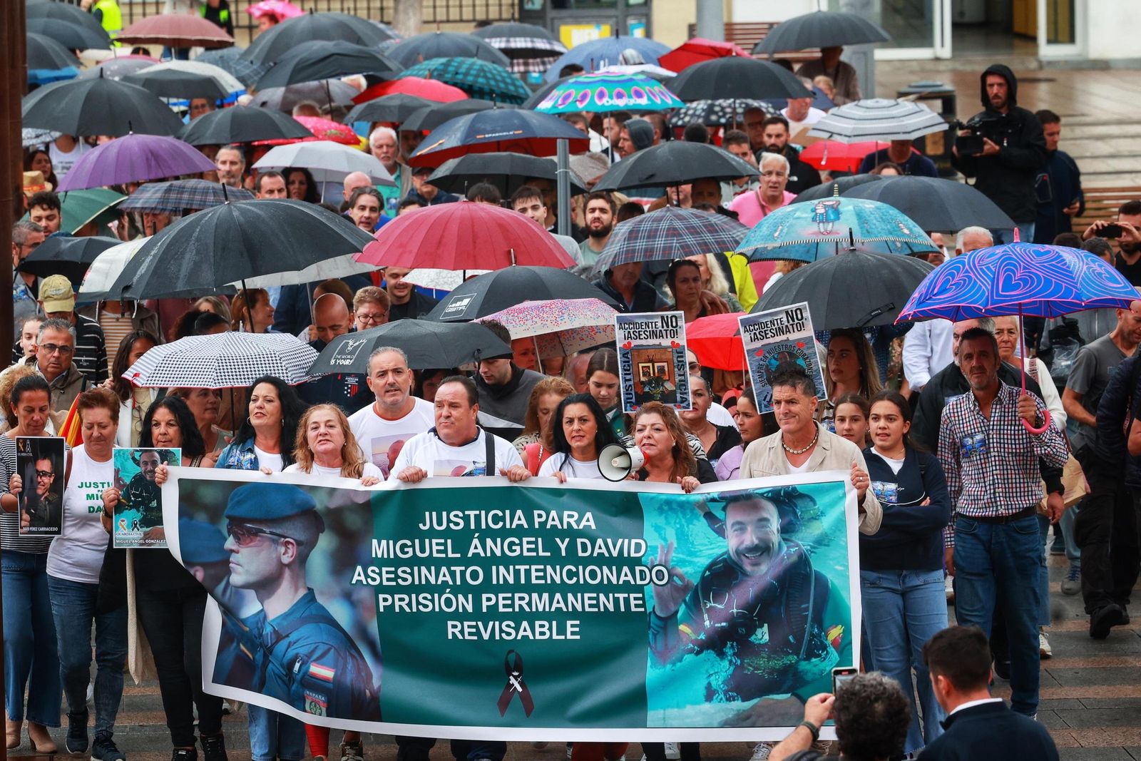 Manifestación convocada en San Fernando por la familia del guardia civil isleño asesinado en Barbate