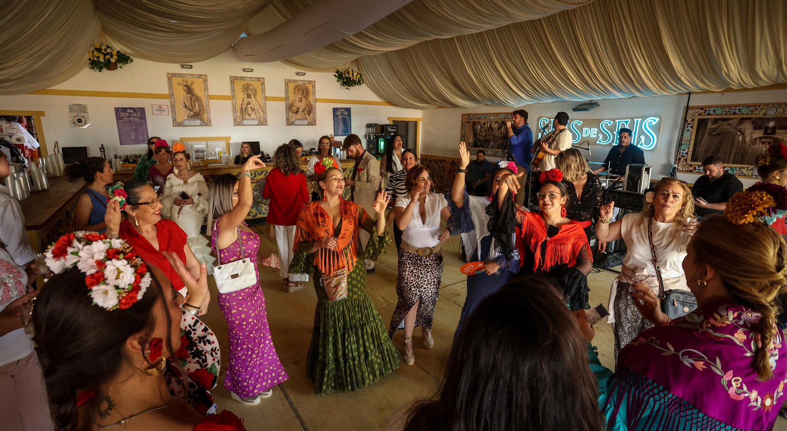 Imágenes del ambiente el lunes en la Feria de Jerez 2024