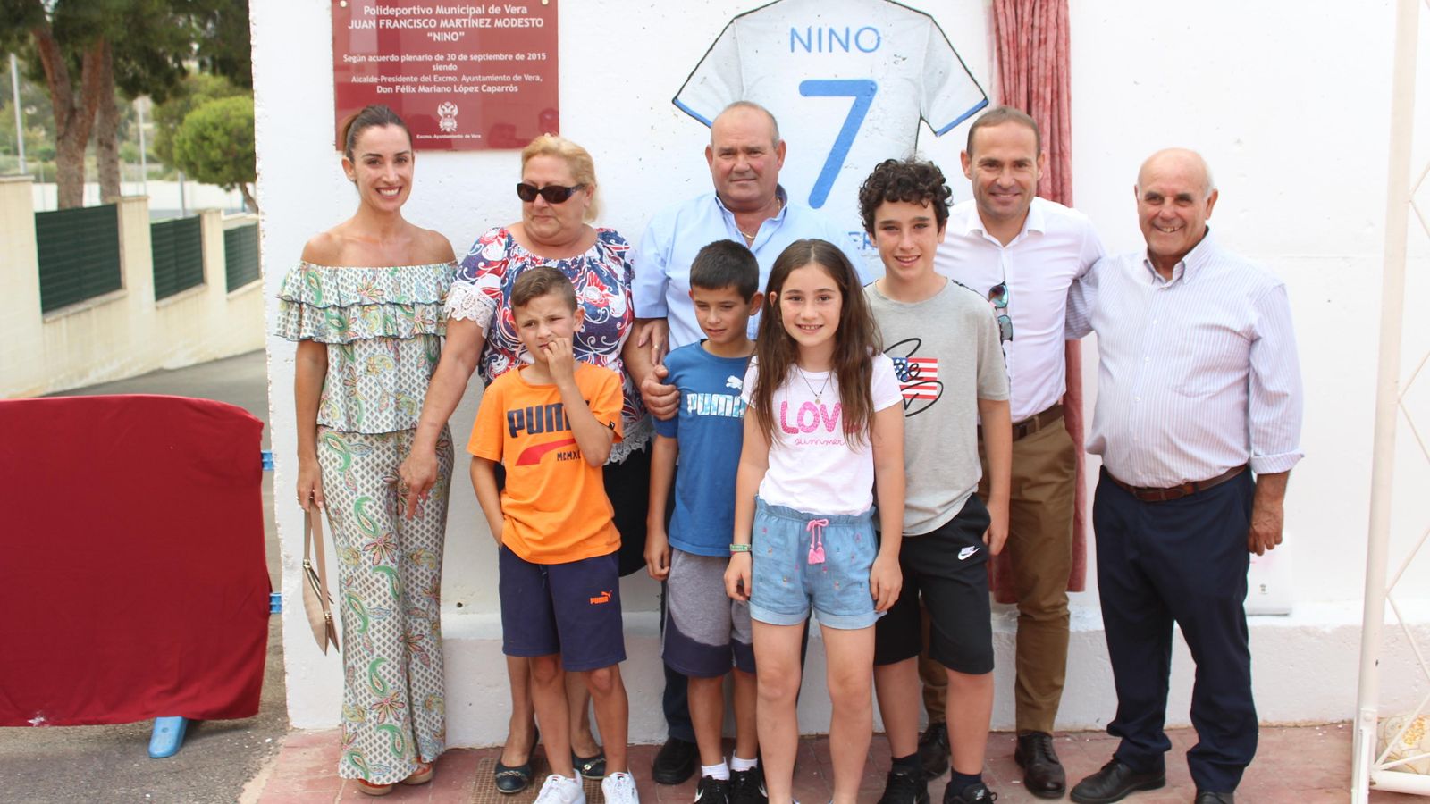Nino con sus familiares.
