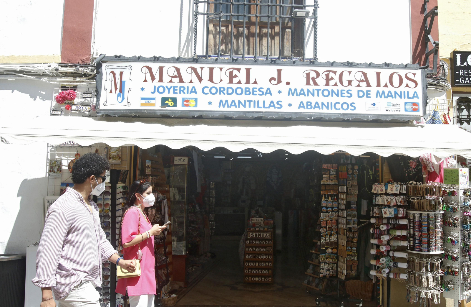 Los comerciantes del Casco Histórico de Córdoba resurgen tras el mayo festivo