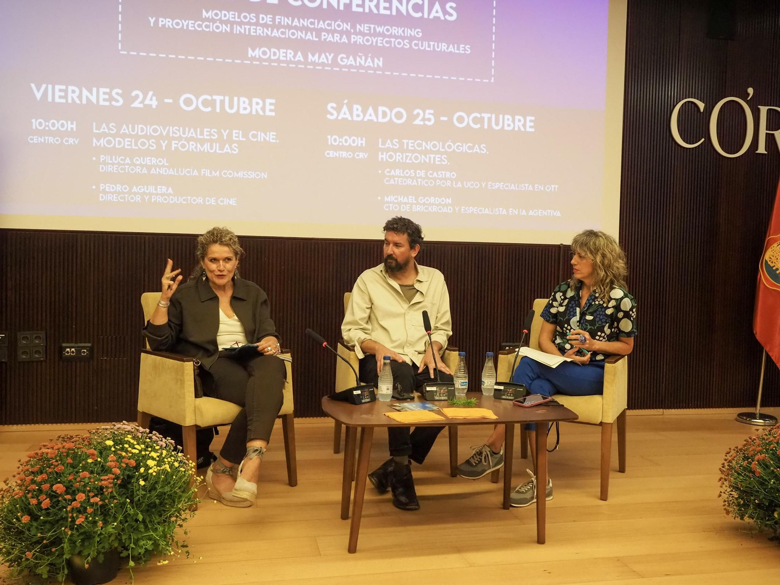 Piluca Querol, Pedro Aguilera y May  Gañán, en la primera mesa redonda