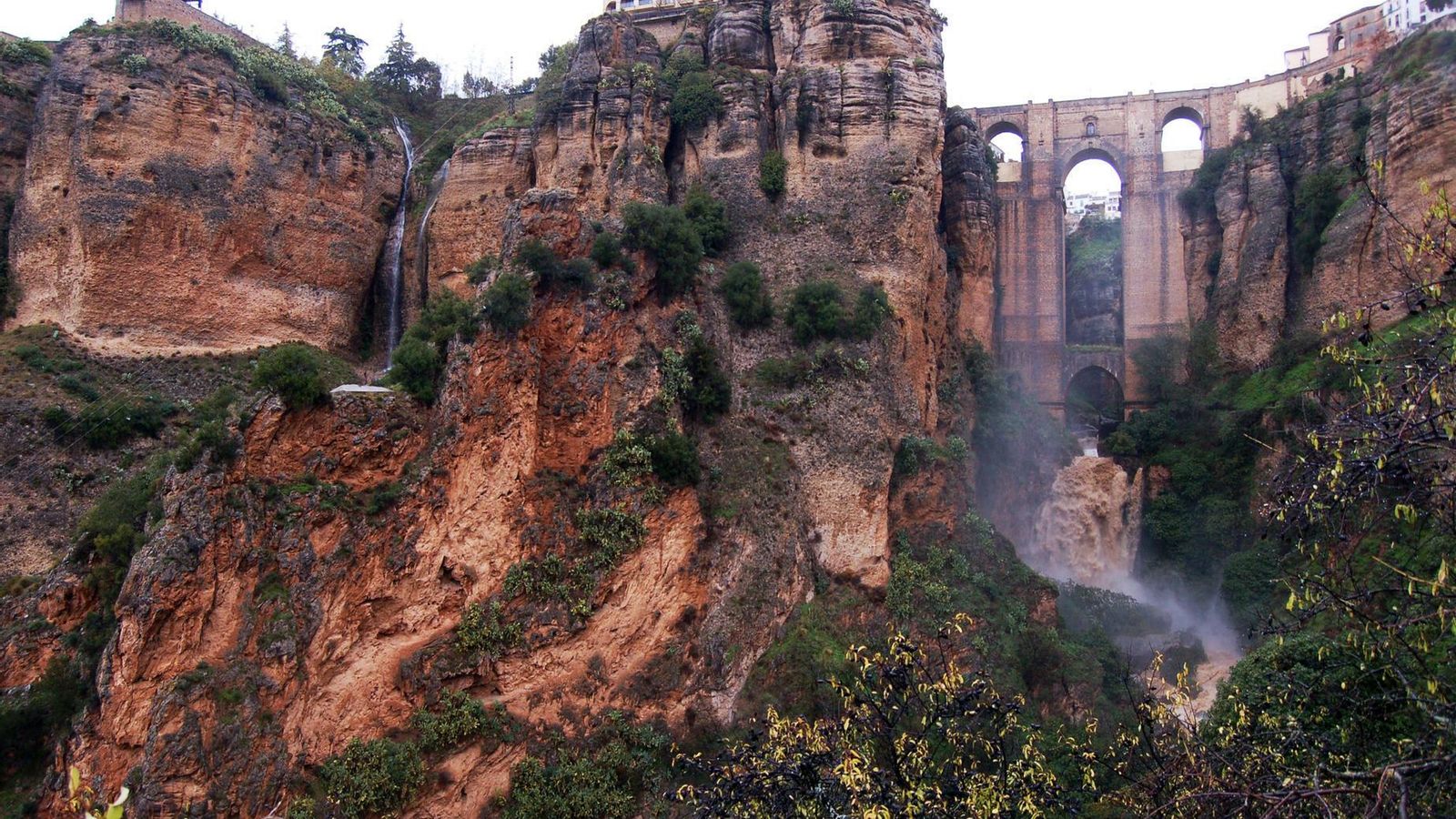 El Tajo de Ronda con el Puente Nuevo de fondo