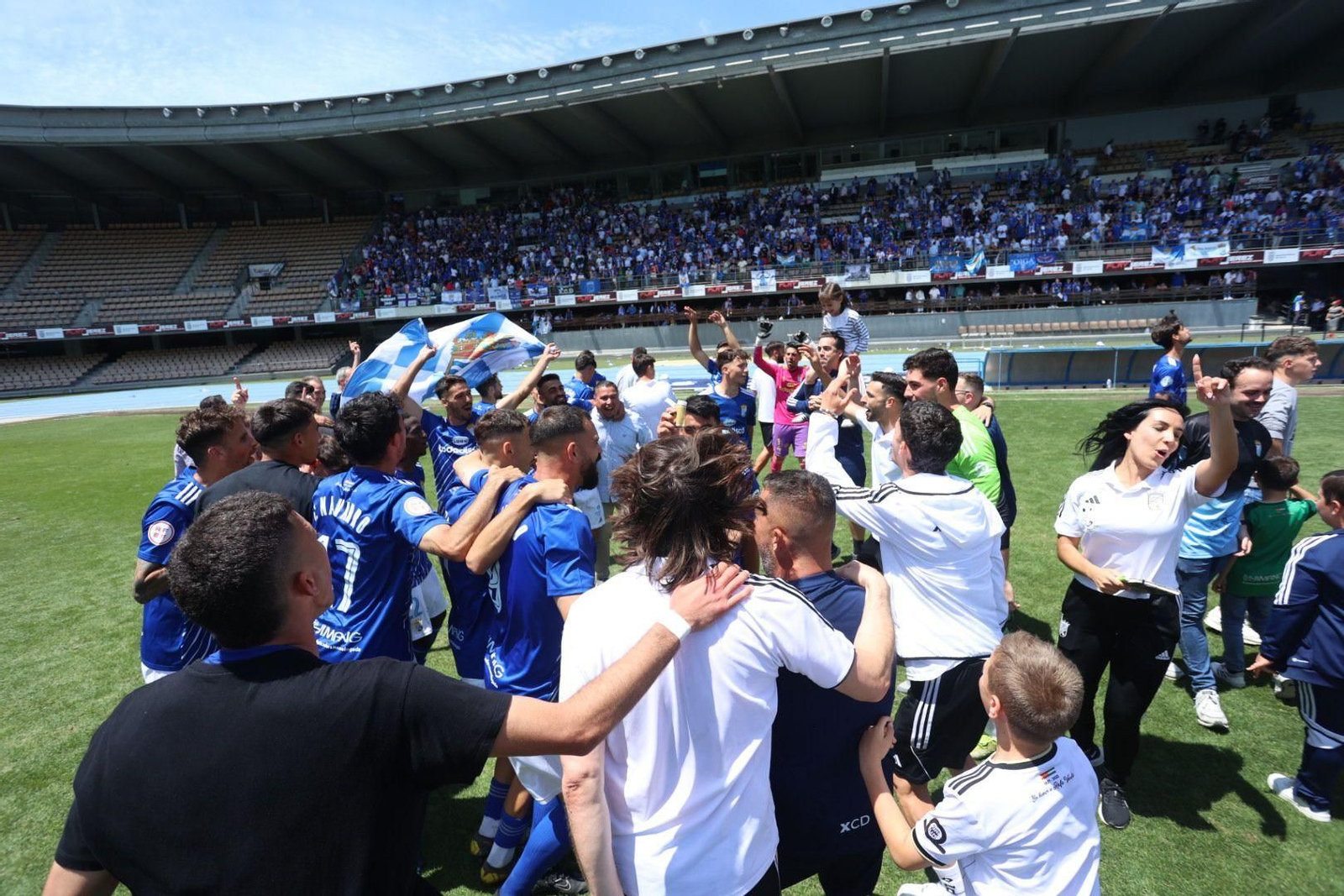 Imágenes de la celebración del Xerez CD del ascenso virtual a Segunda RFEF Imágenes de la celebración del Xerez CD del ascenso virtual a Segunda RFEF