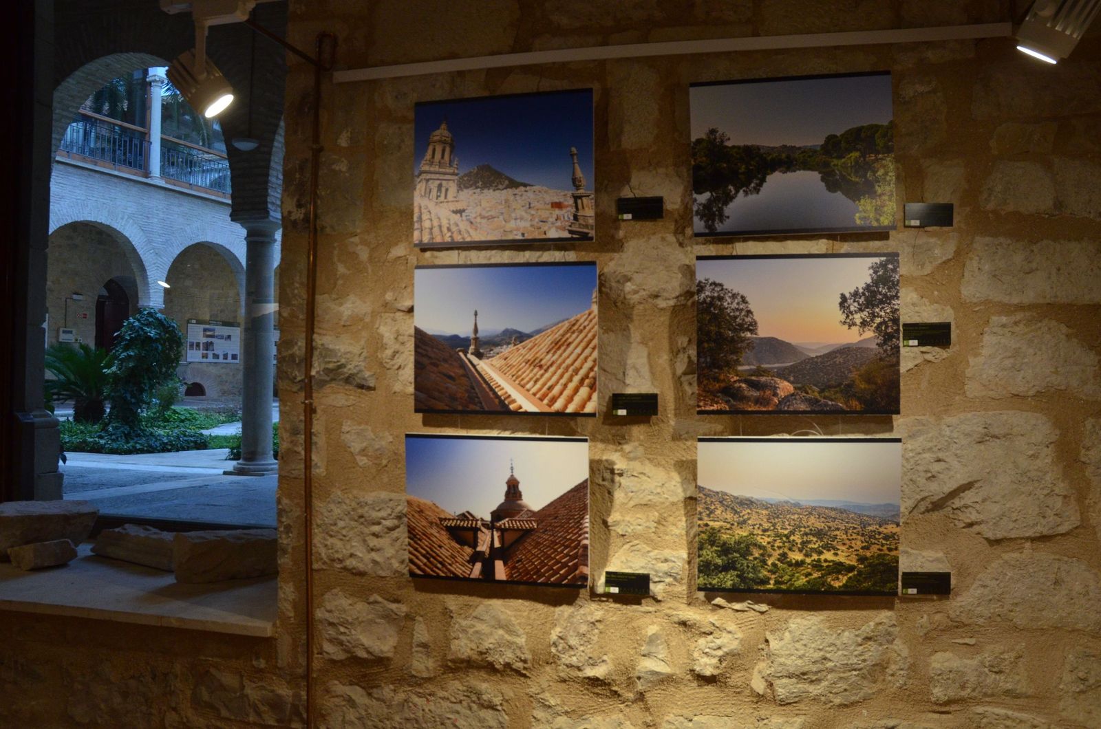 Viajar por Jaén sin moverse de la sala: la exposición ‘Paisajes’ que invita a caminar el territorio, en imágenes