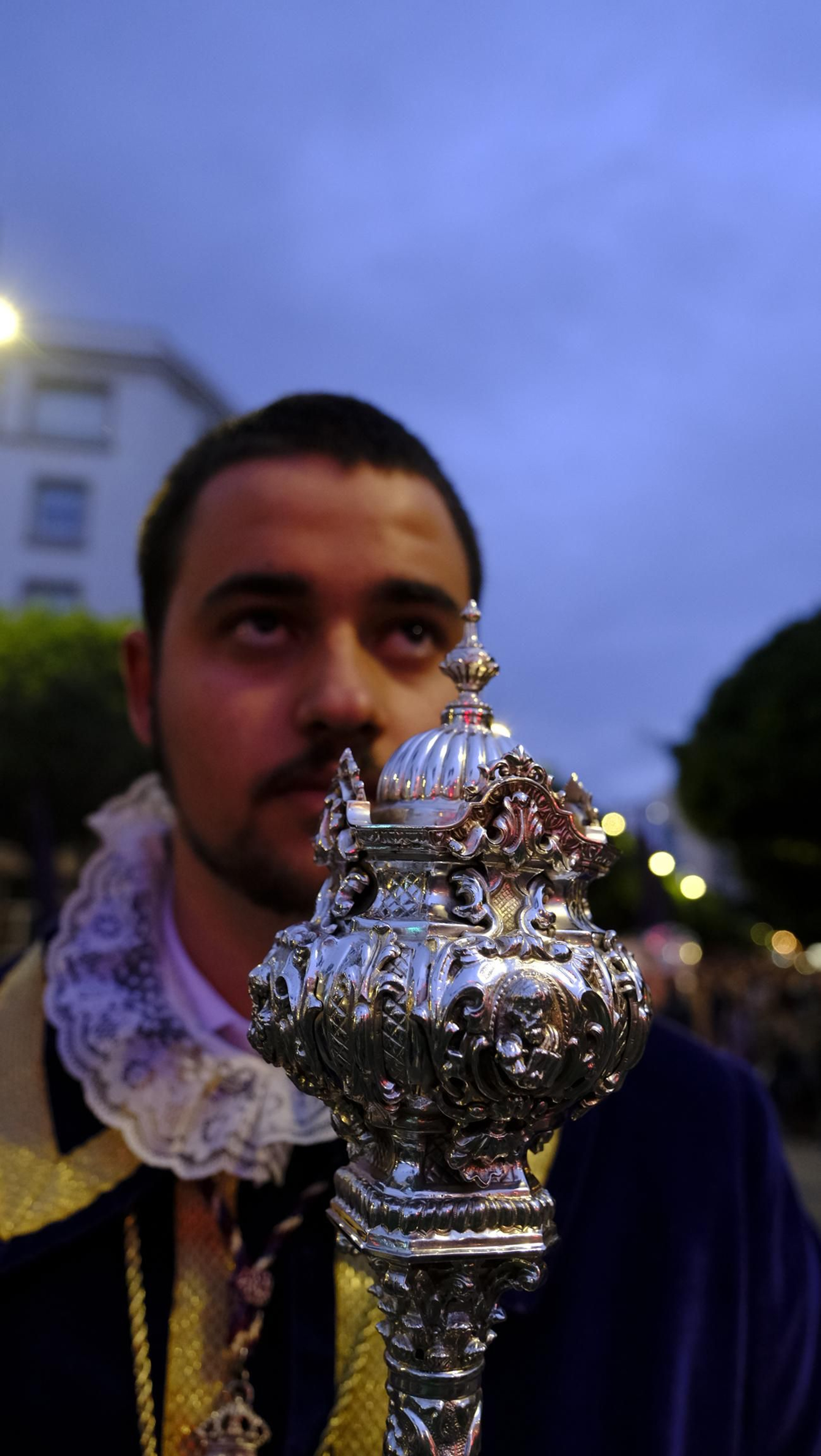 Pasión vuelve a su Iglesia de Santa Teresa azotada por la lluvia