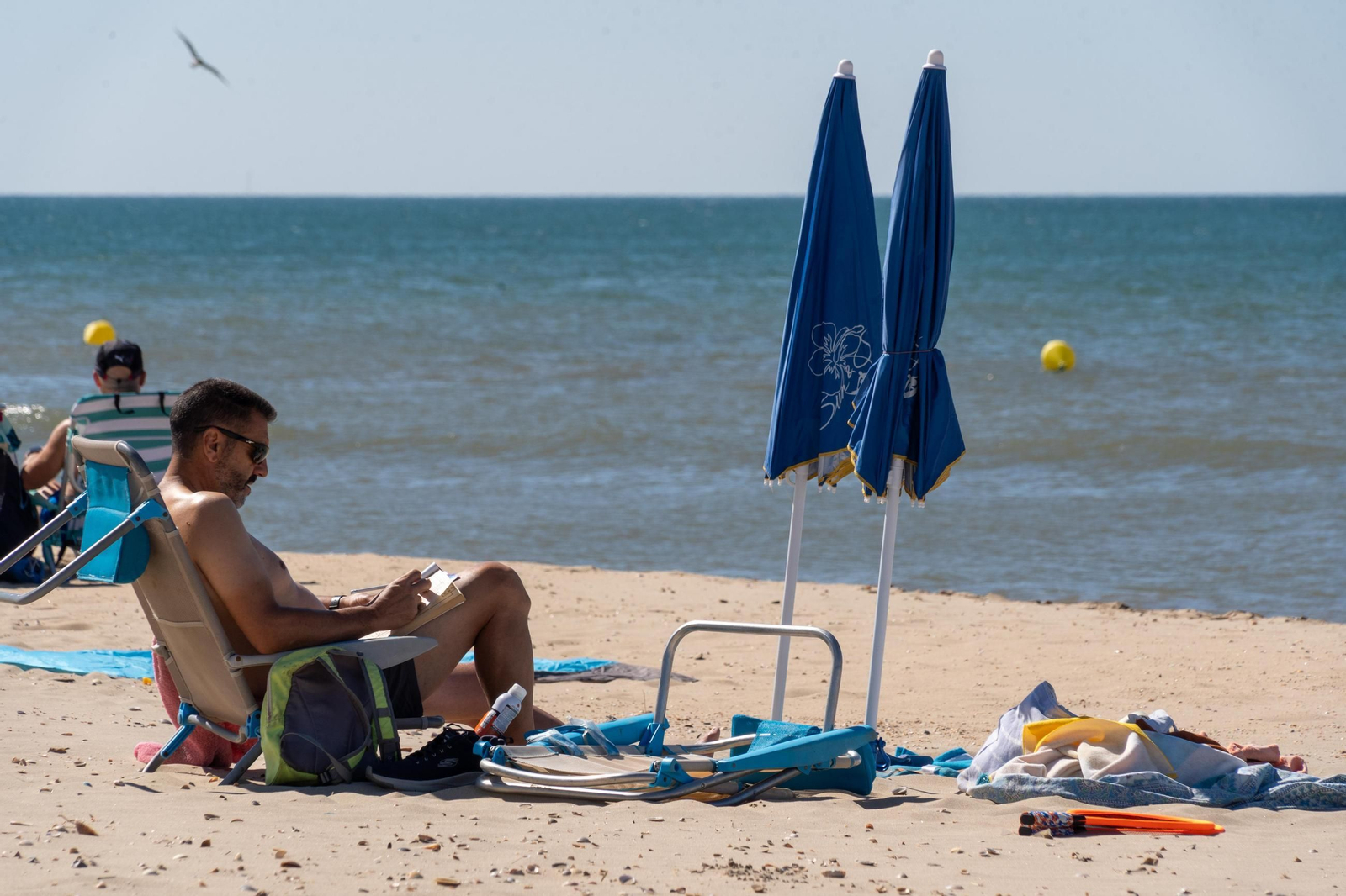 La Playa de la Bota este domingo, soleada, viva&nbsp;y&nbsp;con&nbsp;brisa