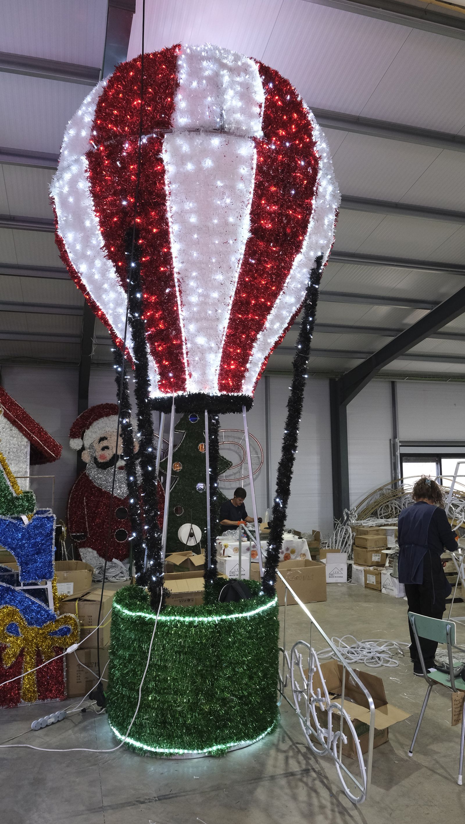 Desde Huécija a todo el mundo, Deconature, alegra la navidad con sus luces, en imágenes